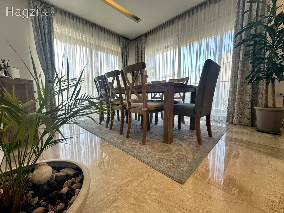 Image slider -  - main image