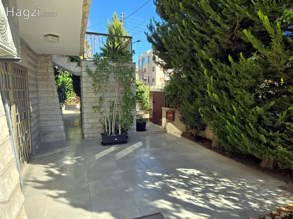 Image slider -  - main image