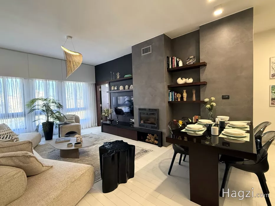 Image slider -  - main image