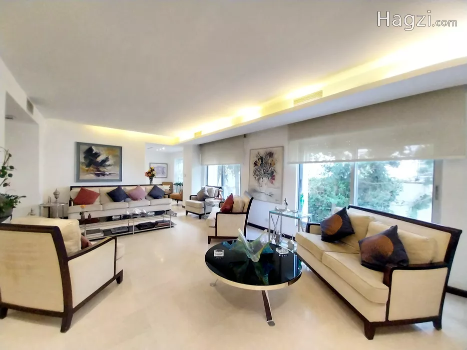 Image slider -  - main image