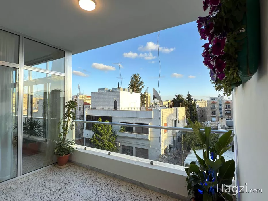 Image slider -  - main image