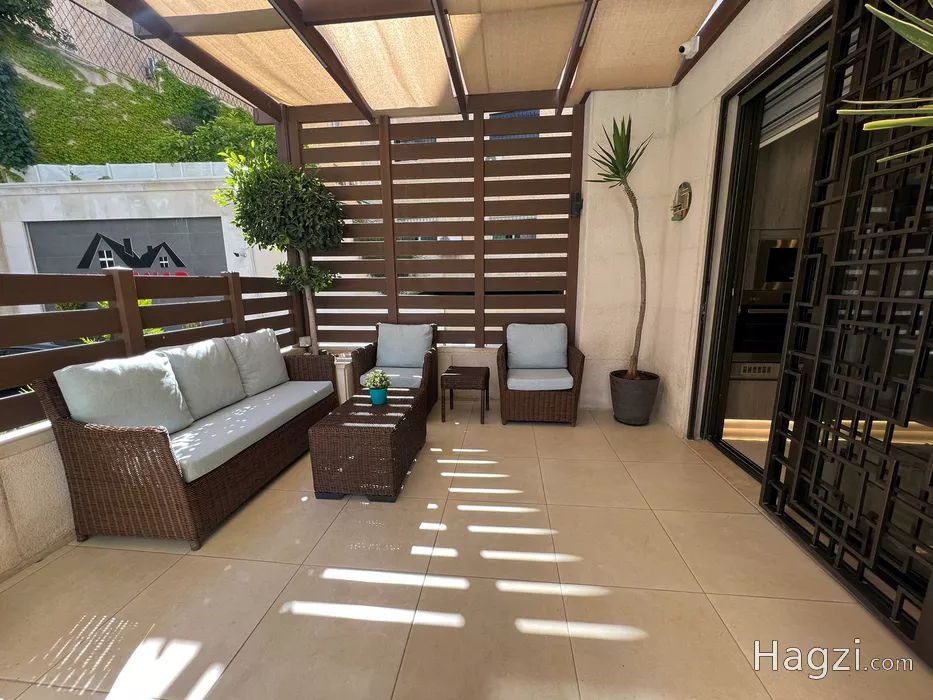 Image slider -  - main image