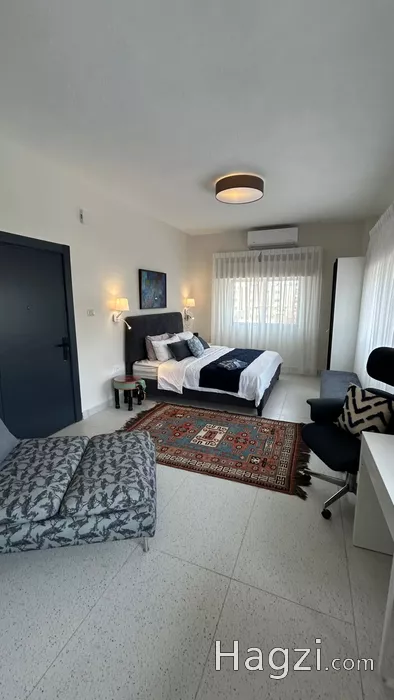 Image slider -  - main image