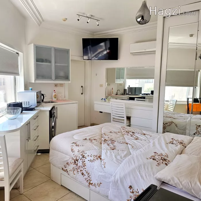 Image slider -  - main image